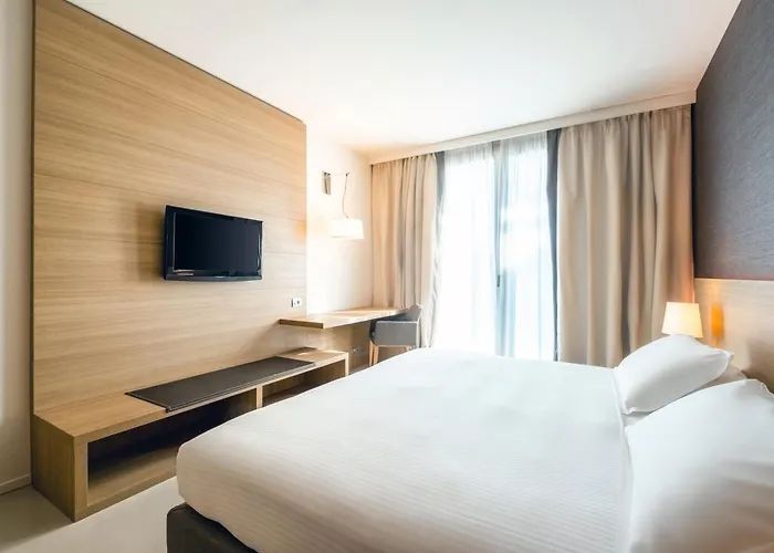 Hsm San Martino מלון Garbagnate Monastero