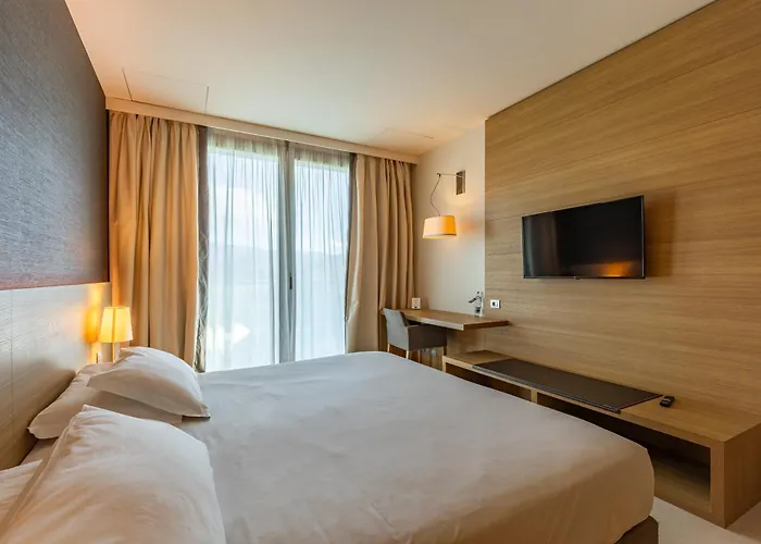 Отель Hsm San Martino Гарбаньяте-Монастеро